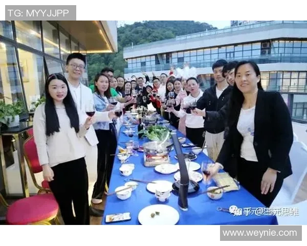 请足球明星共聚火锅盛宴畅谈梦想与激情